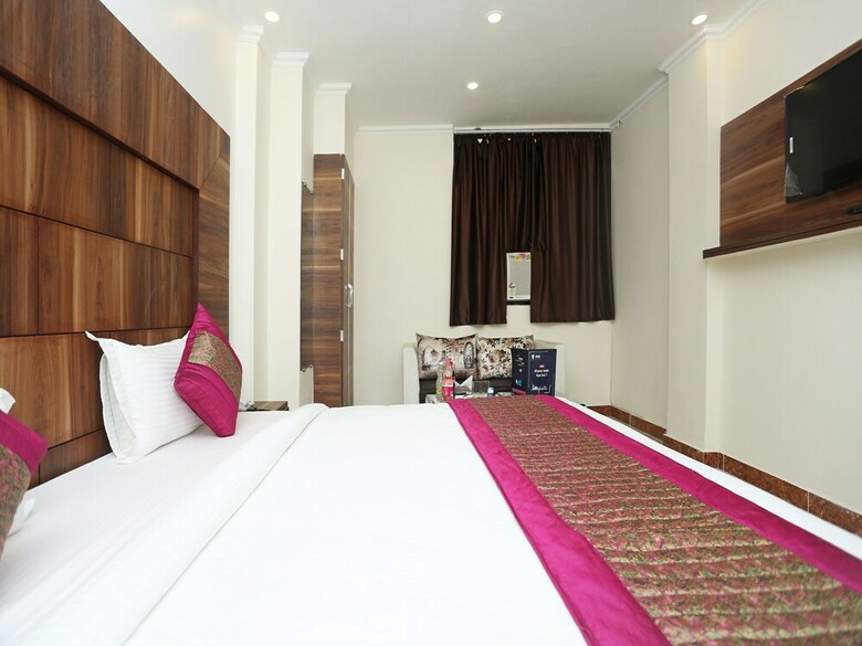 Oyo 11852 Hotel Aerostay Inn