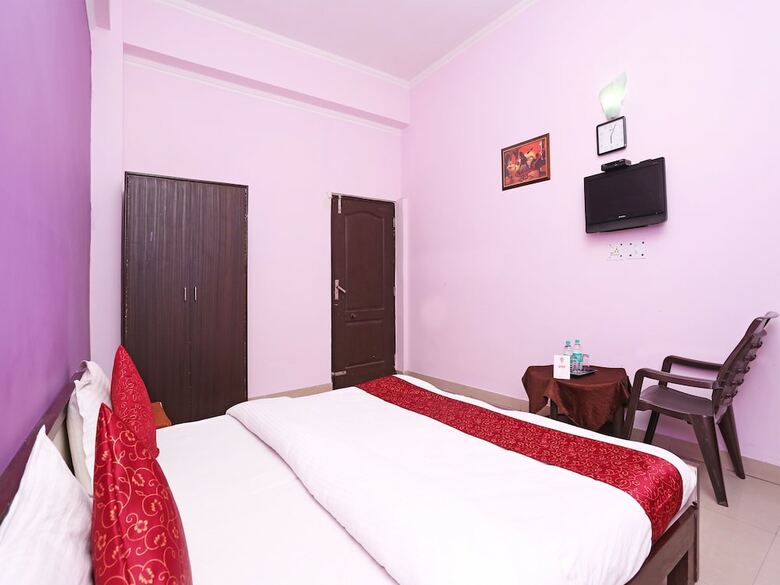Oyo 12784 Hotel Roomers