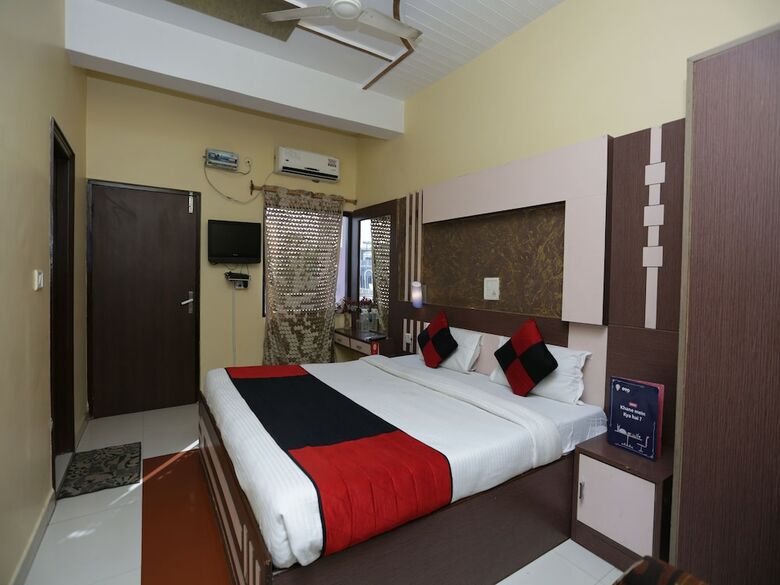 Oyo 12221 Hotel M House