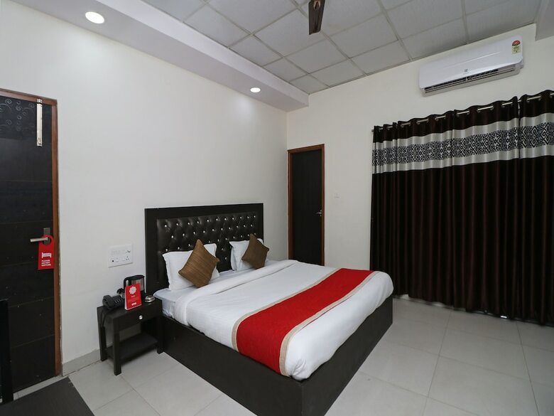 Hotel Oyo 11717 Gold Star Suits