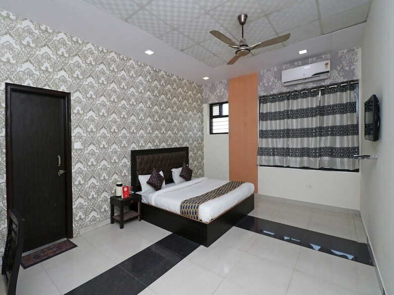 Hotel Oyo 11717 Gold Star Suits