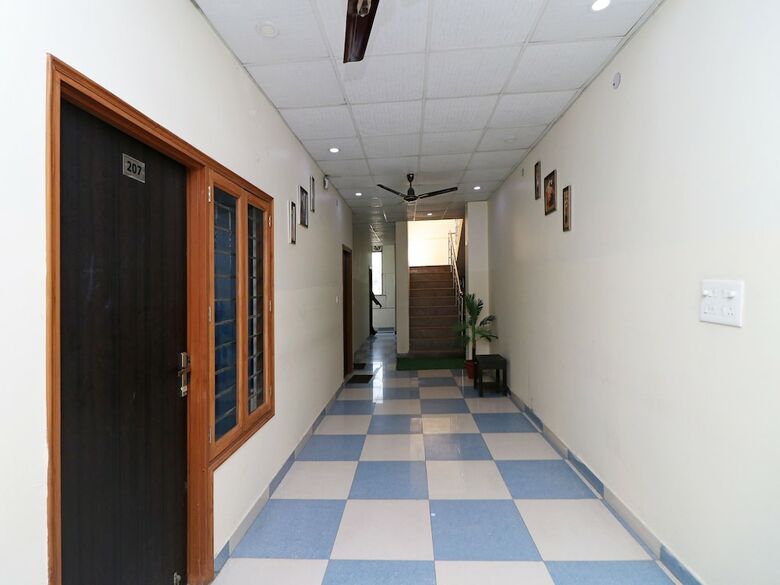 Hotel Oyo 11717 Gold Star Suits