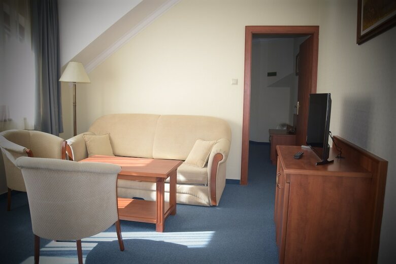Ger�by K�ria Hotel �s Lovasudvar