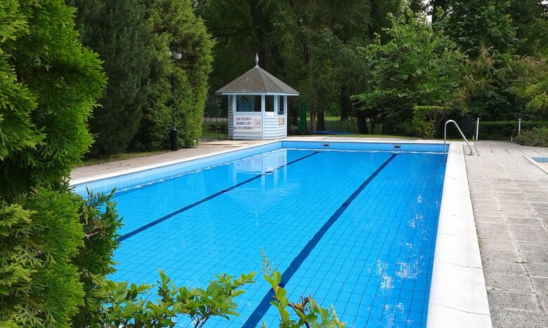 Ger�by K�ria Hotel �s Lovasudvar