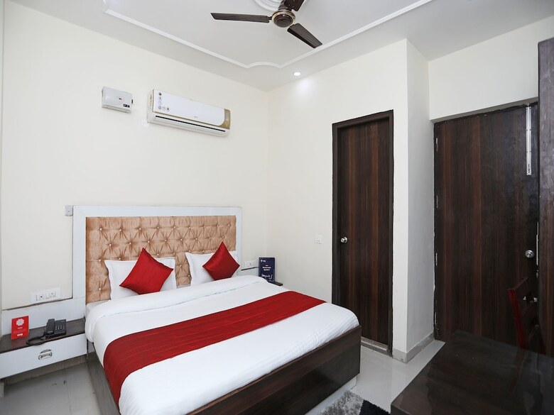 Hotel Oyo 13555 Niketan Medanta