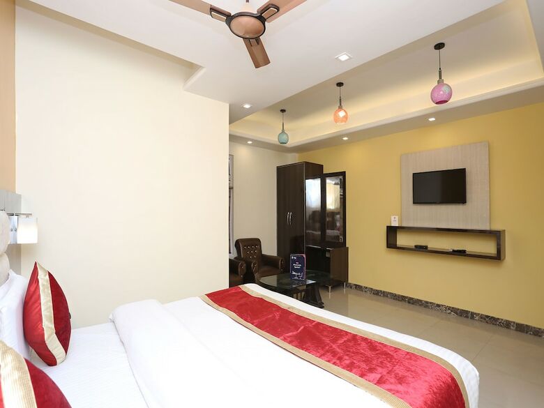 Hotel Oyo 12833 Century Grand