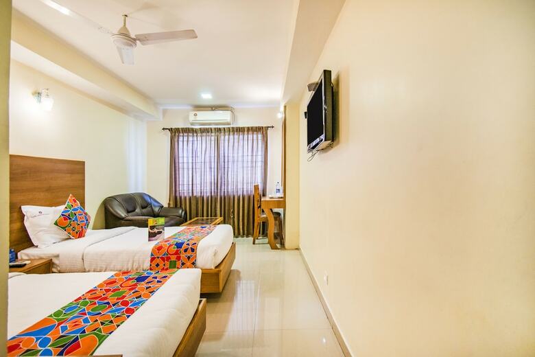 Fabhotel Jansi Deluxe Gandhipuram