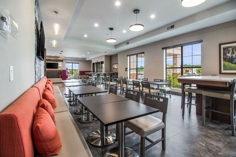 Hotel Comfort Suites