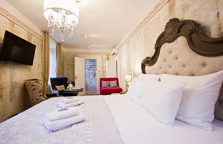 Hotel Plaza Marchi Old Town