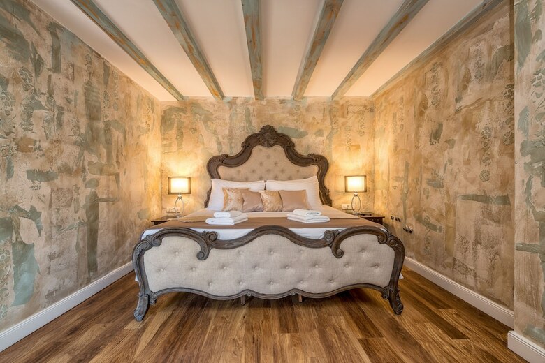 Hotel Plaza Marchi Old Town