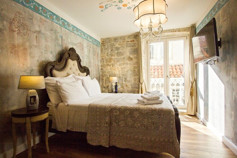 Hotel Plaza Marchi Old Town