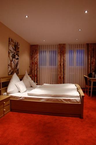 Hostal Zur Alten Br�cke