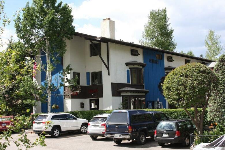 Hotel St. Moritz Lodge & Condominiums