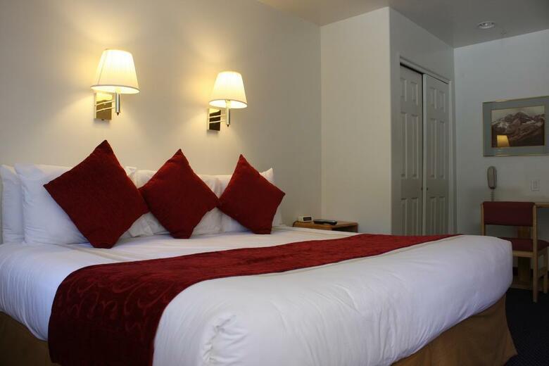 Hotel St. Moritz Lodge & Condominiums