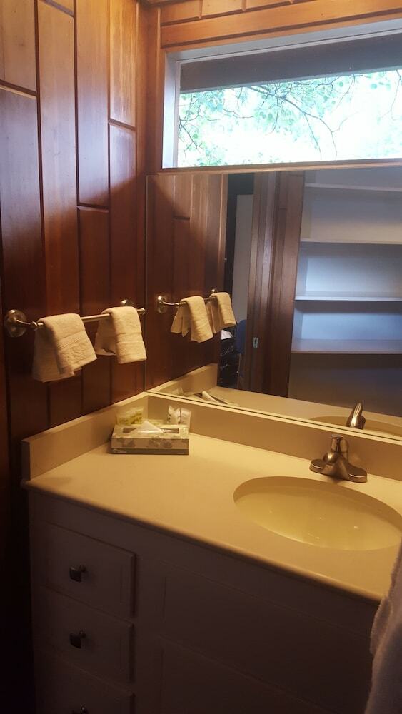 Hotel St. Moritz Lodge & Condominiums
