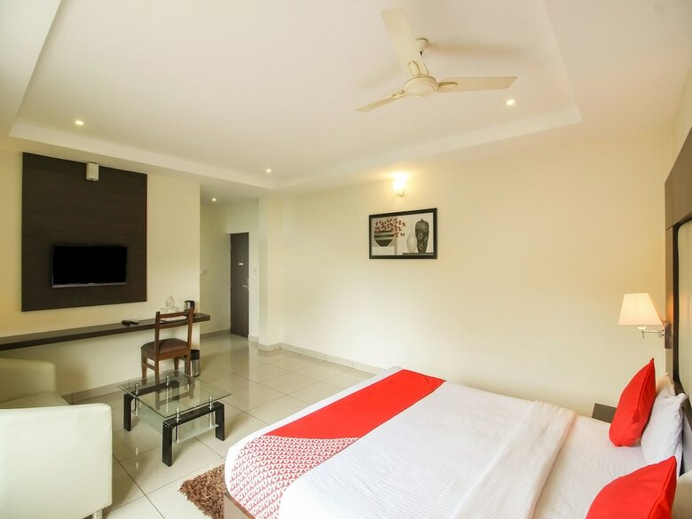 Hotel Oyo 14139 Golden Castle