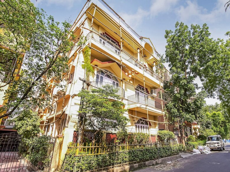Oyo 12960 Hotel Adrija
