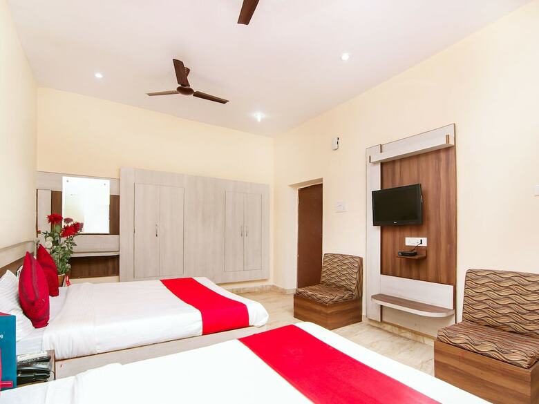 Hotel Oyo 13097 Prayag Holidays