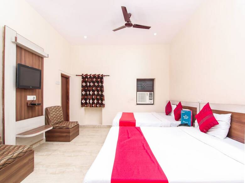 Hotel Oyo 13097 Prayag Holidays