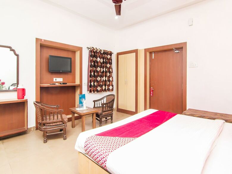 Hotel Oyo 13097 Prayag Holidays