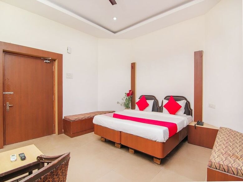 Hotel Oyo 13097 Prayag Holidays