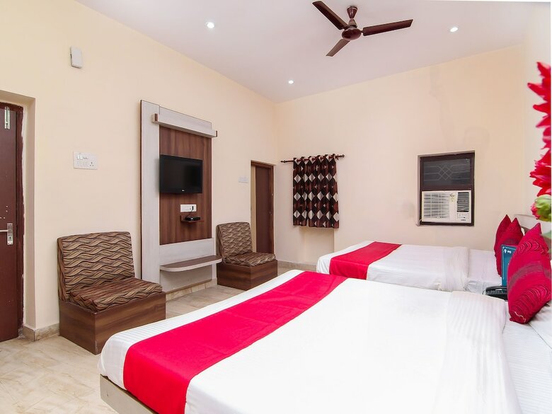 Hotel Oyo 13097 Prayag Holidays