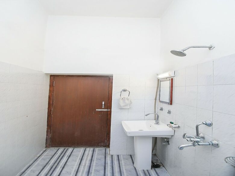 Hotel Oyo 13097 Prayag Holidays
