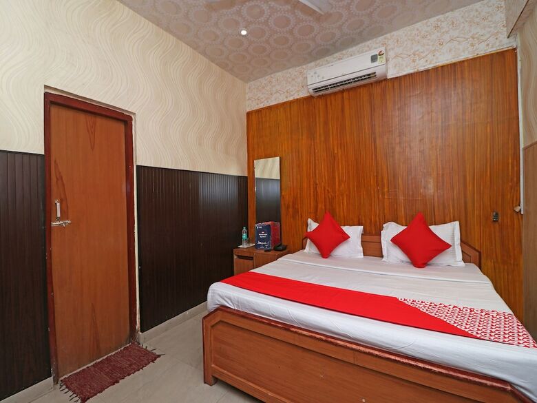 Oyo 13234 Hotel Mahak