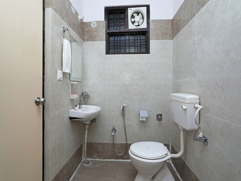 Oyo 13493 Hotel Vridhi Inn