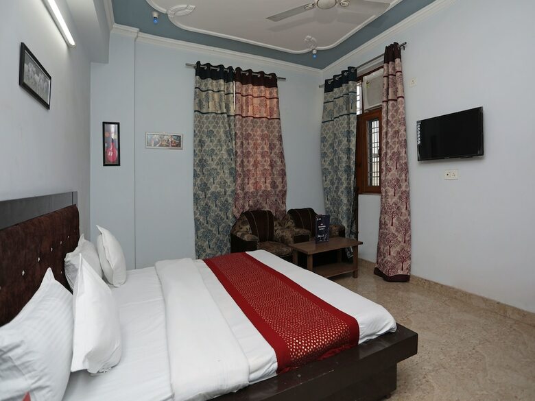 Oyo 12502 City Hotel