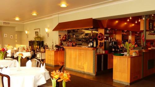Restaurant Und Hotel Zum Weissen Ross