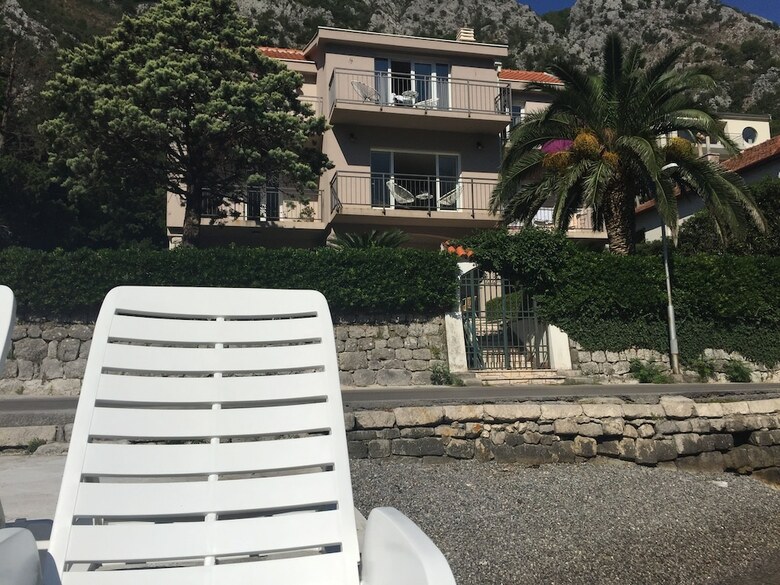 House 44 Apartments
