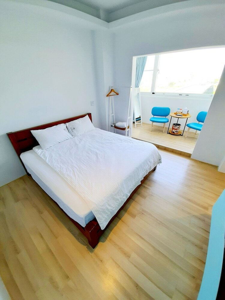 Bed & Breakfast Love Travel