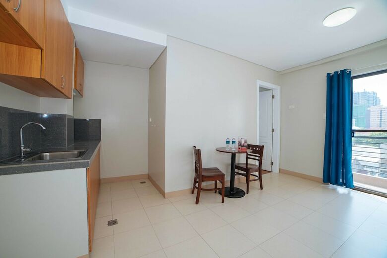 Hotel Reddoorz Plus Near Capitol Commons