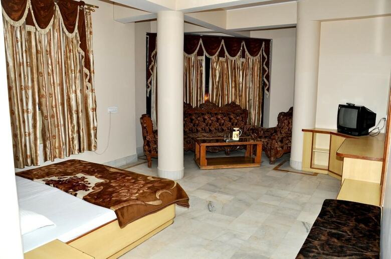 Hotel Kirti Plaza