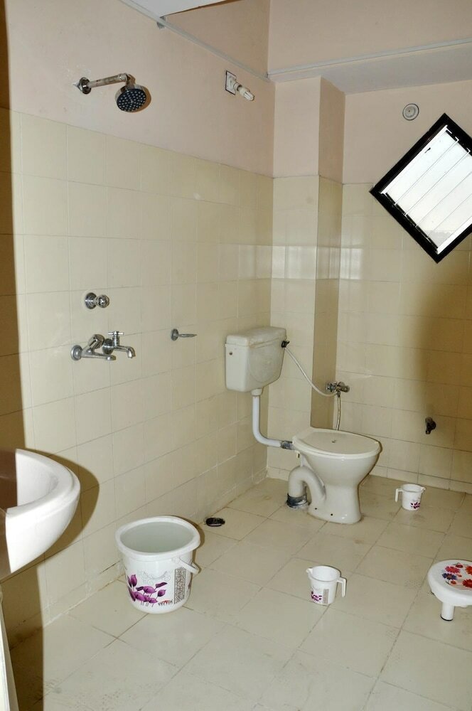 Hotel Kirti Plaza