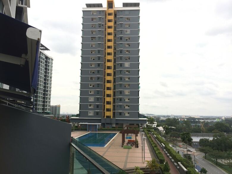 Lawang Suite Apartment With Balcony