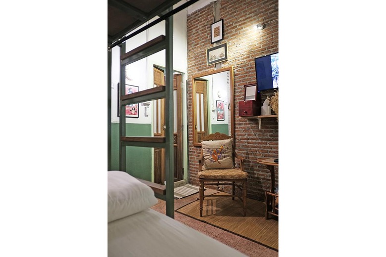 Hostal Live Local