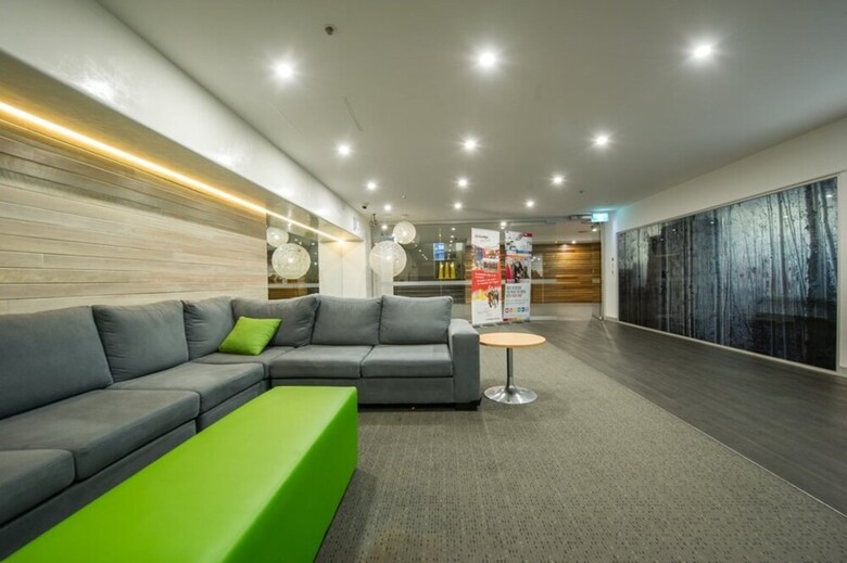 Holistay At Melbourne Central Apartment