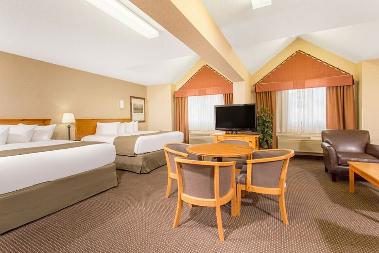 Hotel Canmore Inn & Suites