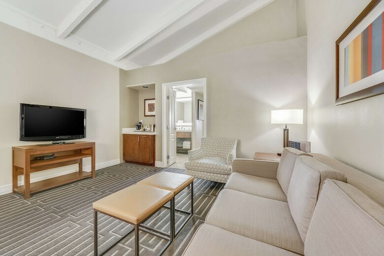 Hotel Pointe Hilton Tapatio Cliffs Resort