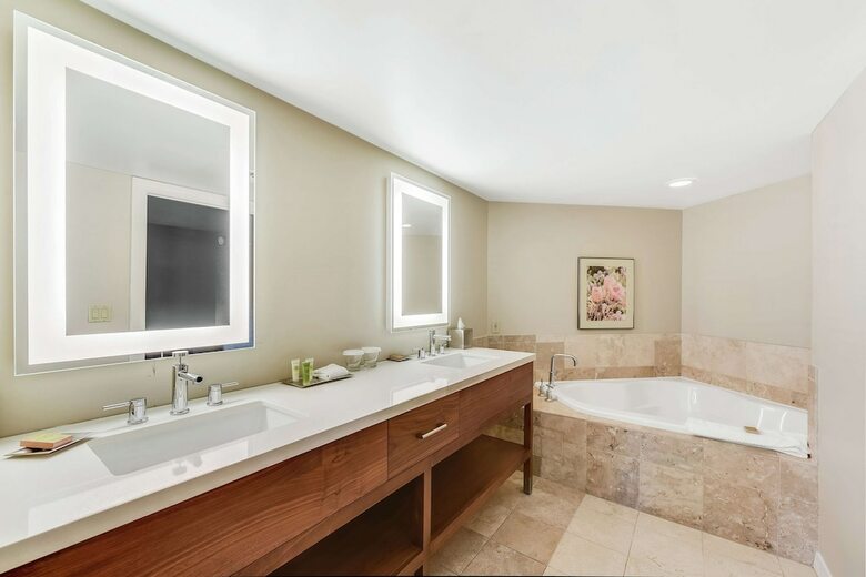 Hotel Pointe Hilton Tapatio Cliffs Resort