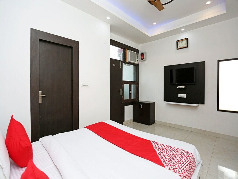 Oyo 13576 Hotel Residency
