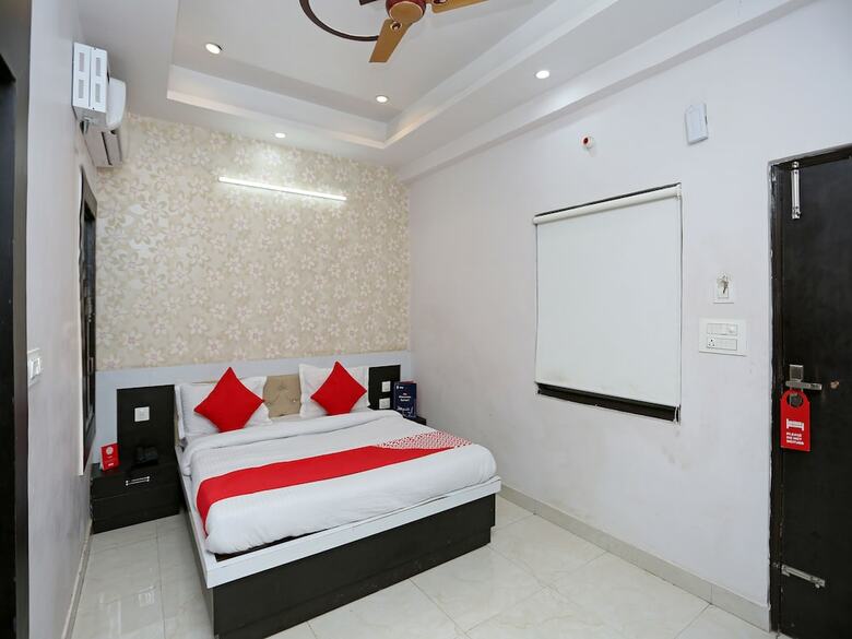 Oyo 13576 Hotel Residency