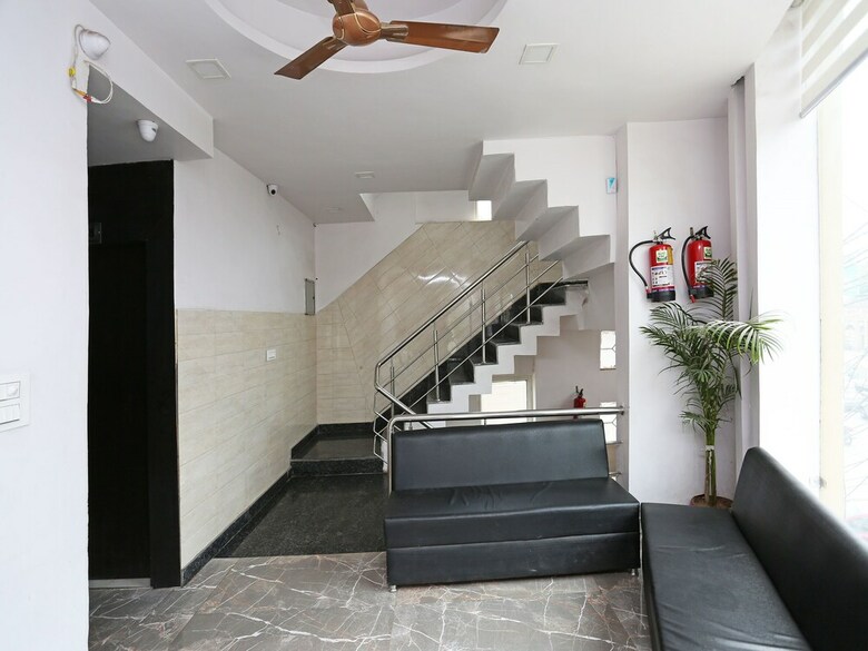 Oyo 13576 Hotel Residency
