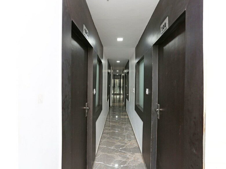 Oyo 13576 Hotel Residency