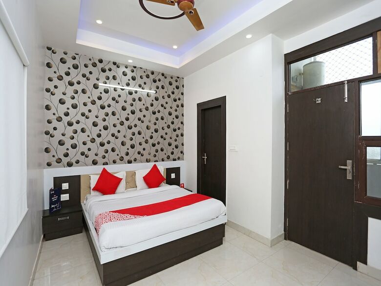 Oyo 13576 Hotel Residency