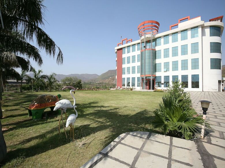 Oyo 13876 AA Hotel And Resorts