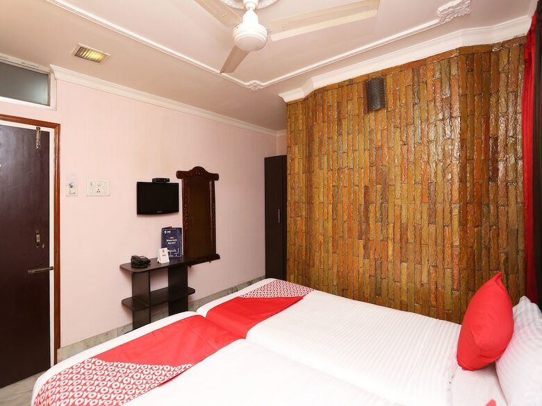 Hotel Oyo 11715 Mcc Guest House