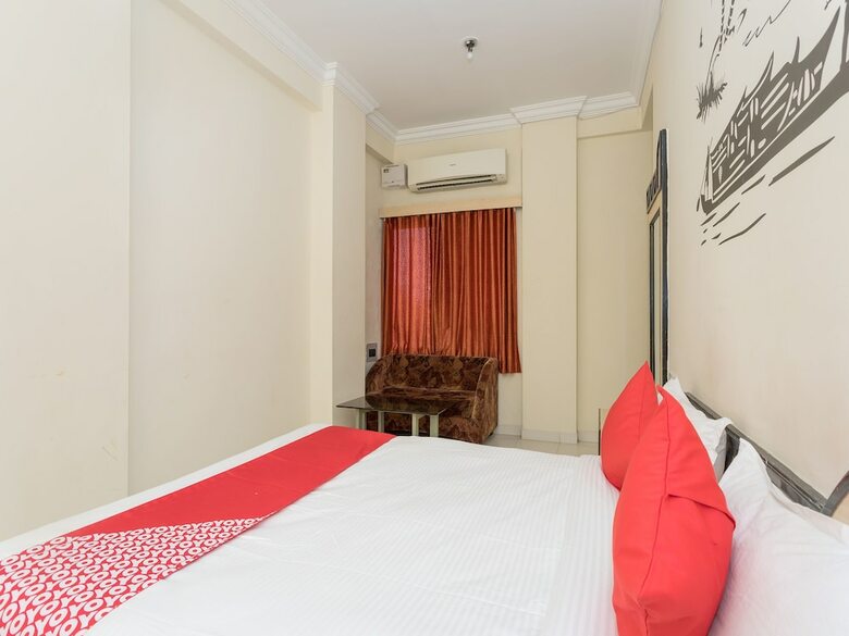 Oyo 14421 Hotel Grand Tower